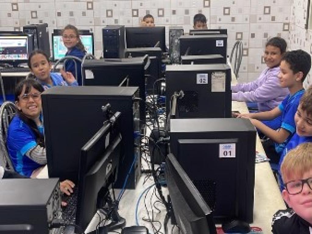 3º Ano Aprende Matemática de Forma Divertida no Laboratório de Informática