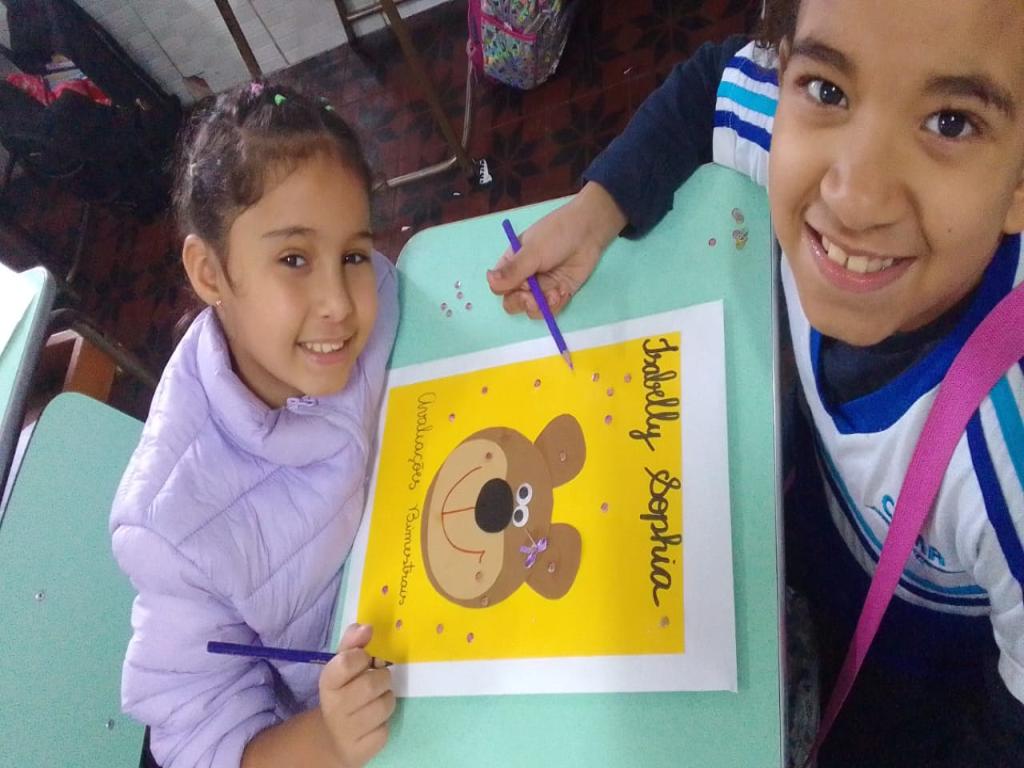 Organização e Compromisso: Entrega dos Envelopes de Provas do 2º Bimestre no 3º Ano do Colégio 