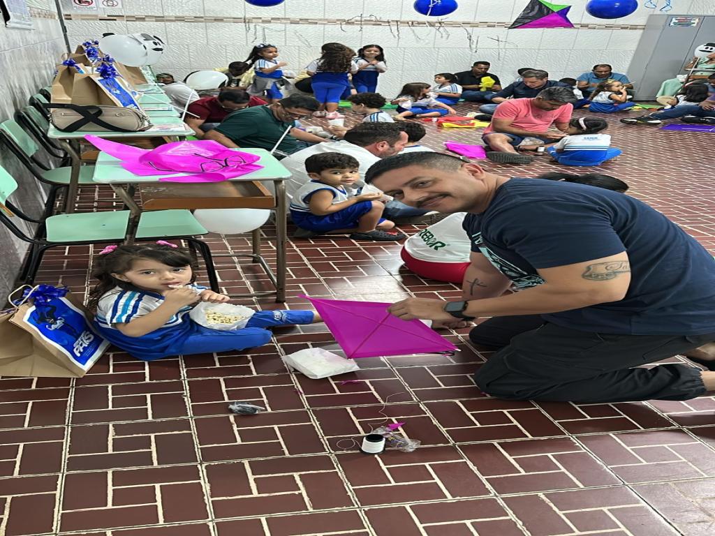 Alunos do Colégio CEMA Celebram Semana dos Pais com Criatividade e Diversão