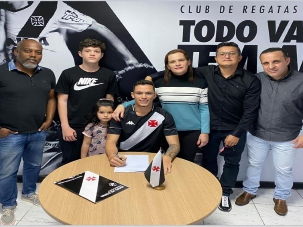 O Zagueiro Cuiabano @l.peres02 de 19 Anos agora é do Gigante da colina 