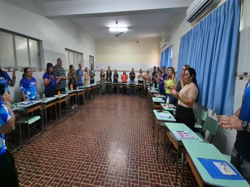 Homenagem Simples e Cheia de Carinho para Doriany no Colégio CEMA