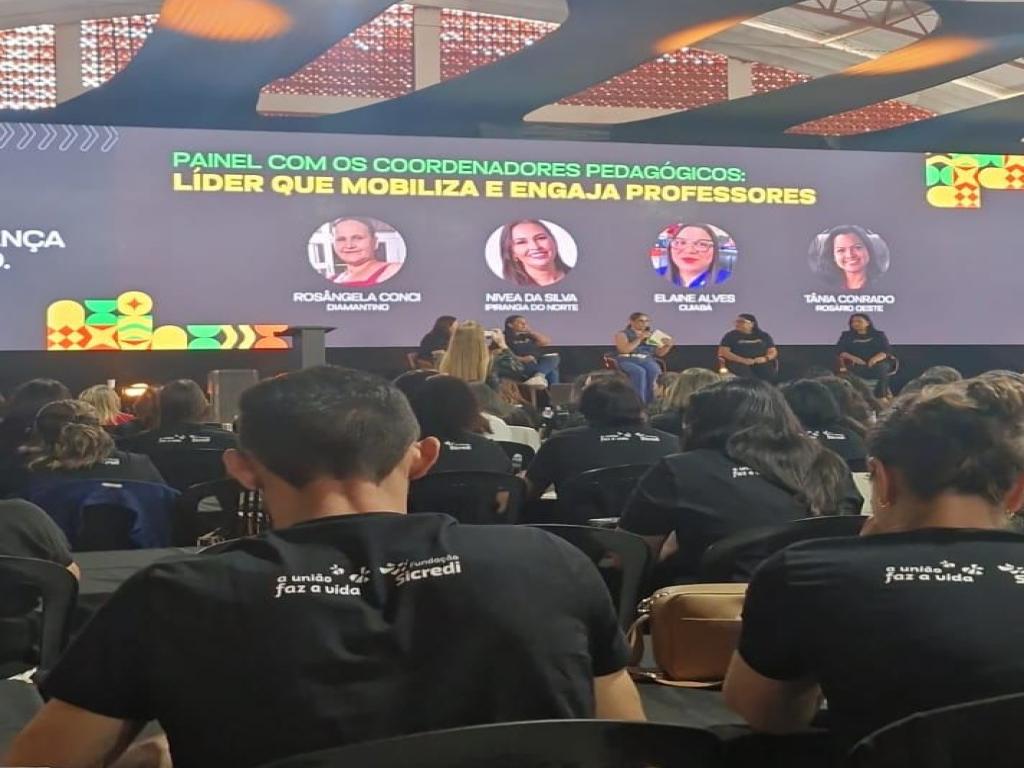 A Coordenadora do Colégio CEMA participa de formação em Lucas do Rio Verde pelo Projeto 