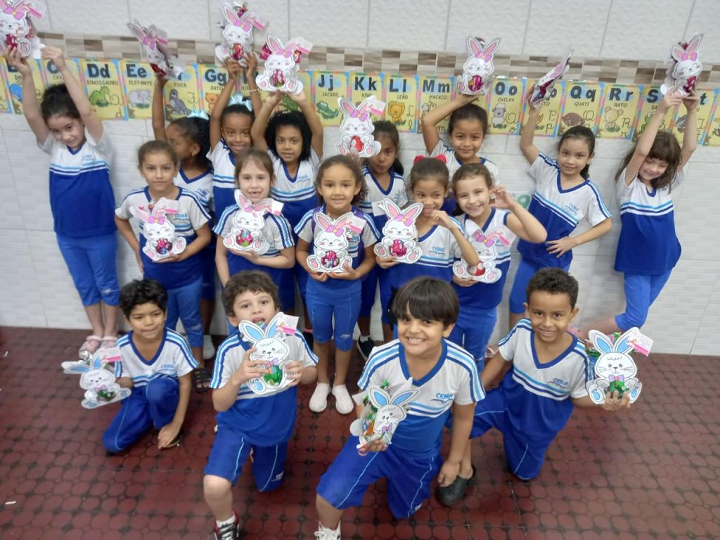 Páscoa Criativa no 1º Ano: Alunos Confeccionam Lembrancinhas com Carinho.