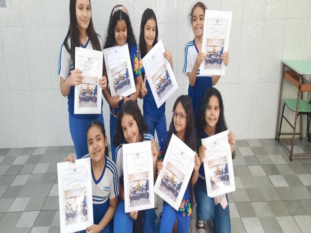  Alunos entregam avaliações em clima de expectativa