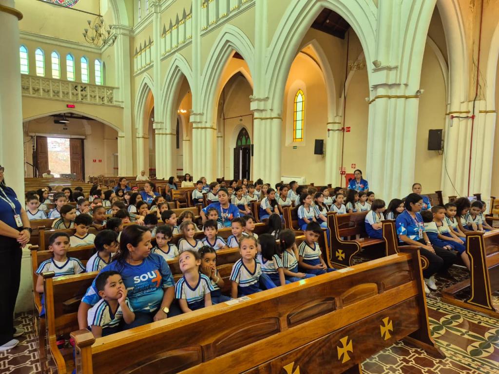 Missa no Colégio CEMA reúne alunos e colaboradores em momento de Fé e reflexão