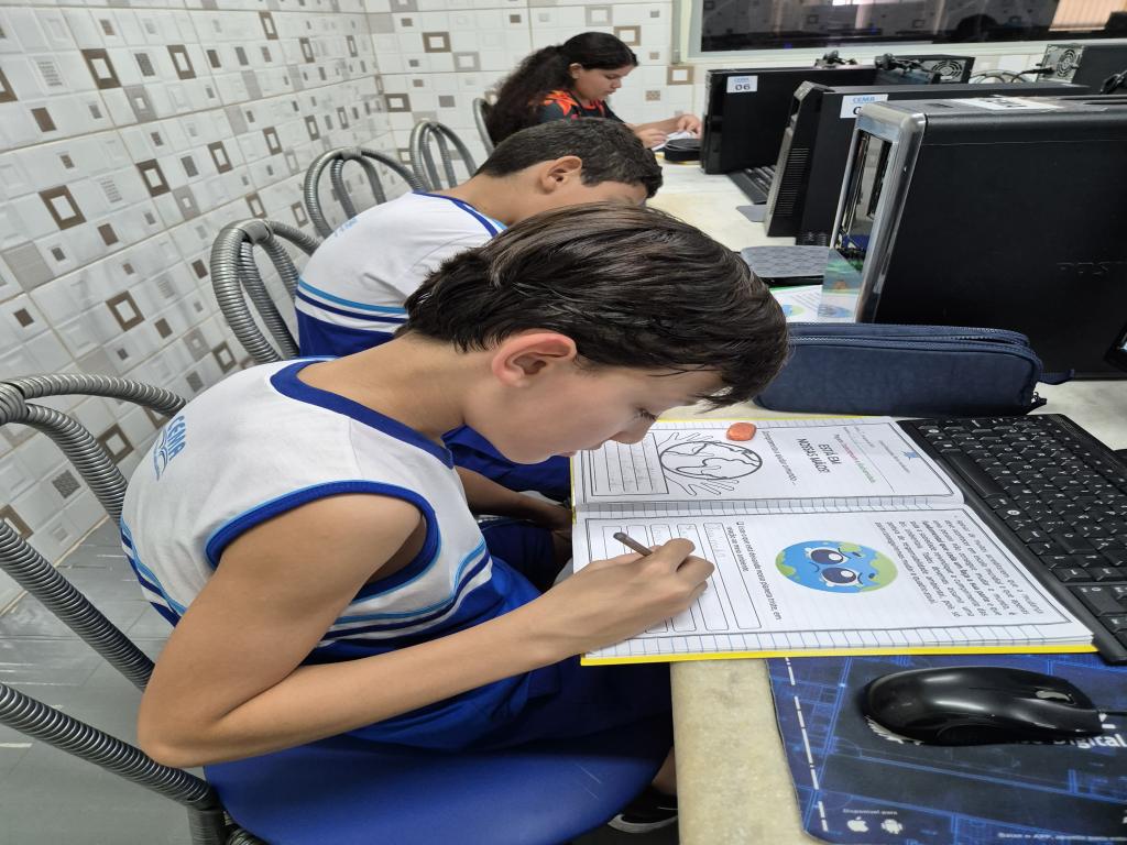 Alunos conectados: a sala de informática como espaço de inovação