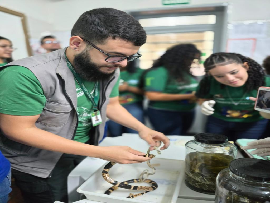  Colégio CEMA Desvenda os Mistérios da Biodiversidade Peçonhenta de Mato Grosso