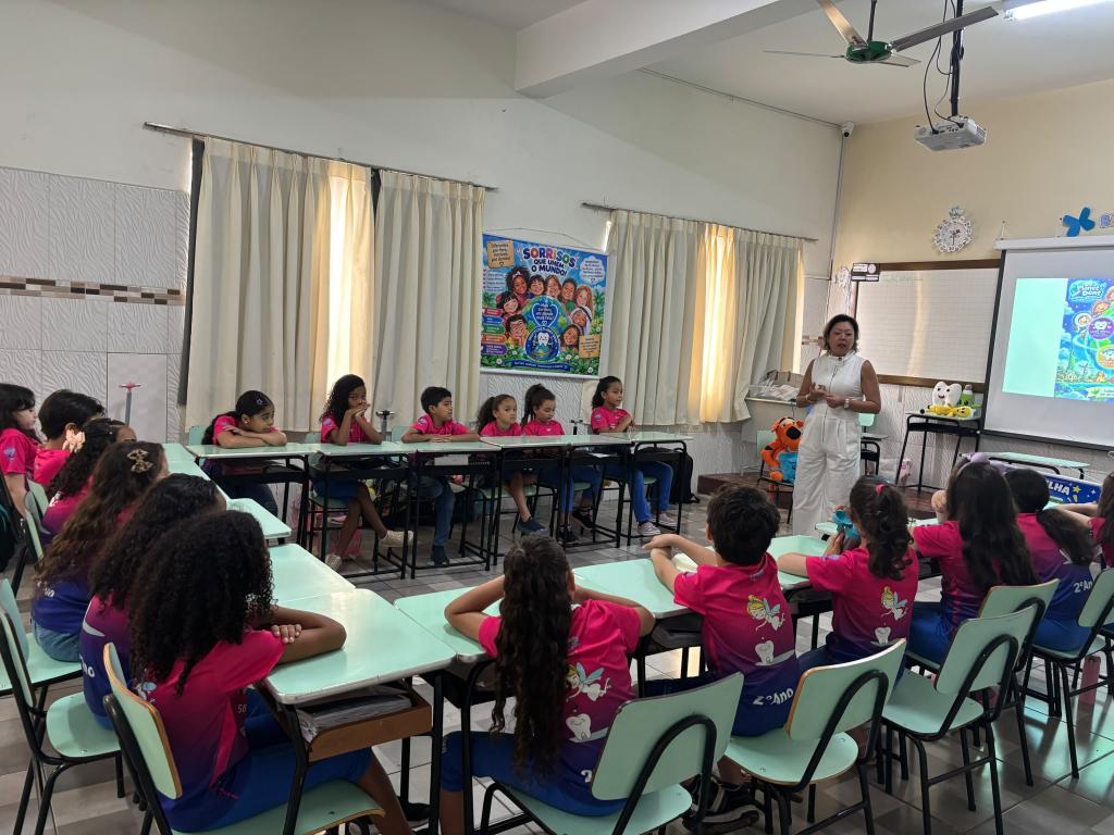 Projeto “Sorriso Radiante e Dentes Brilhantes” promove aprendizado sobre saúde b