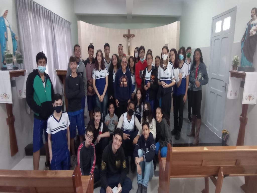 Aula na Capela - 1° e 9 Ano  Ensino Médio.