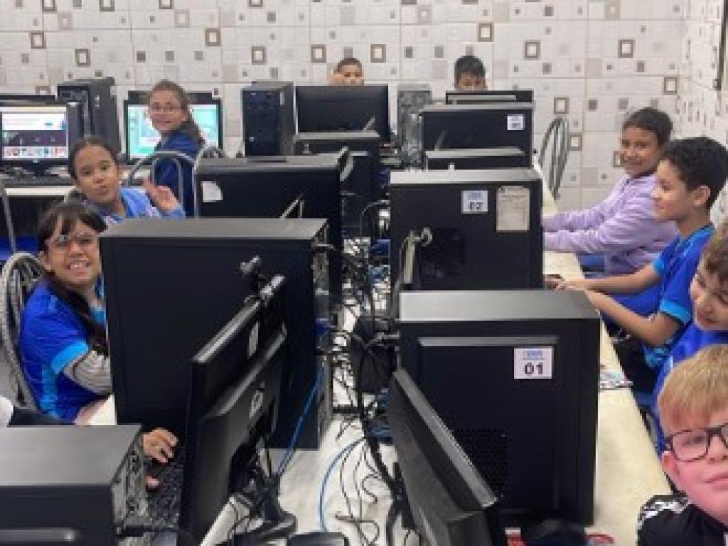 3º Ano Aprende Matemática de Forma Divertida no Laboratório de Informática