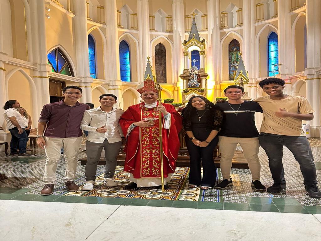 Jovens do CEMA celebram o sacramento da Crisma