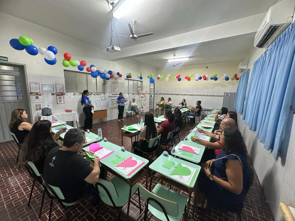 Colégio CEMA Realiza Entrega dos Envelopes do 4º Bimestre